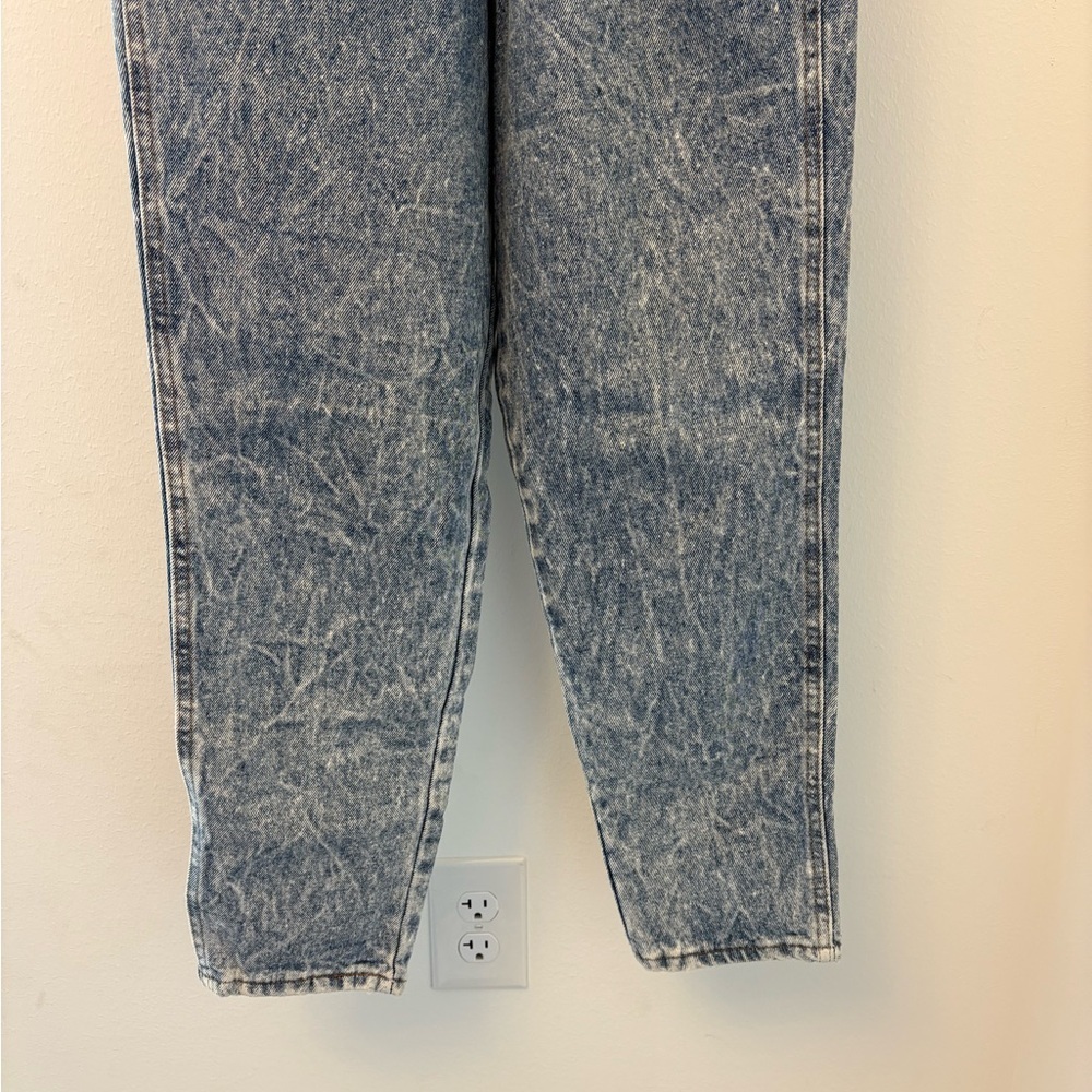 Vintage Chic High Rise Mom Jeans Acid Wash Tapered Leg Size 8P - Picture 3 of 8